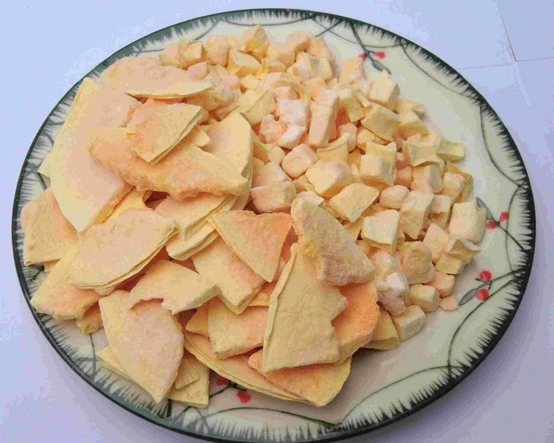 Pure natural no additives 100% dried fruit freeze dried papaya chips,pawpaw cubes for human with retail package snacks for OEM