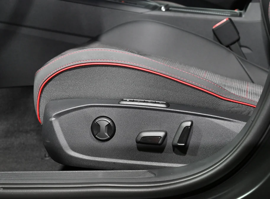 2024 Volkswagen VW Golf 8 Vehicle 280TSI DSG R-Line 5-Seat Sedan Petrol for Volkswagen Vehicle In Good Condition Best Price