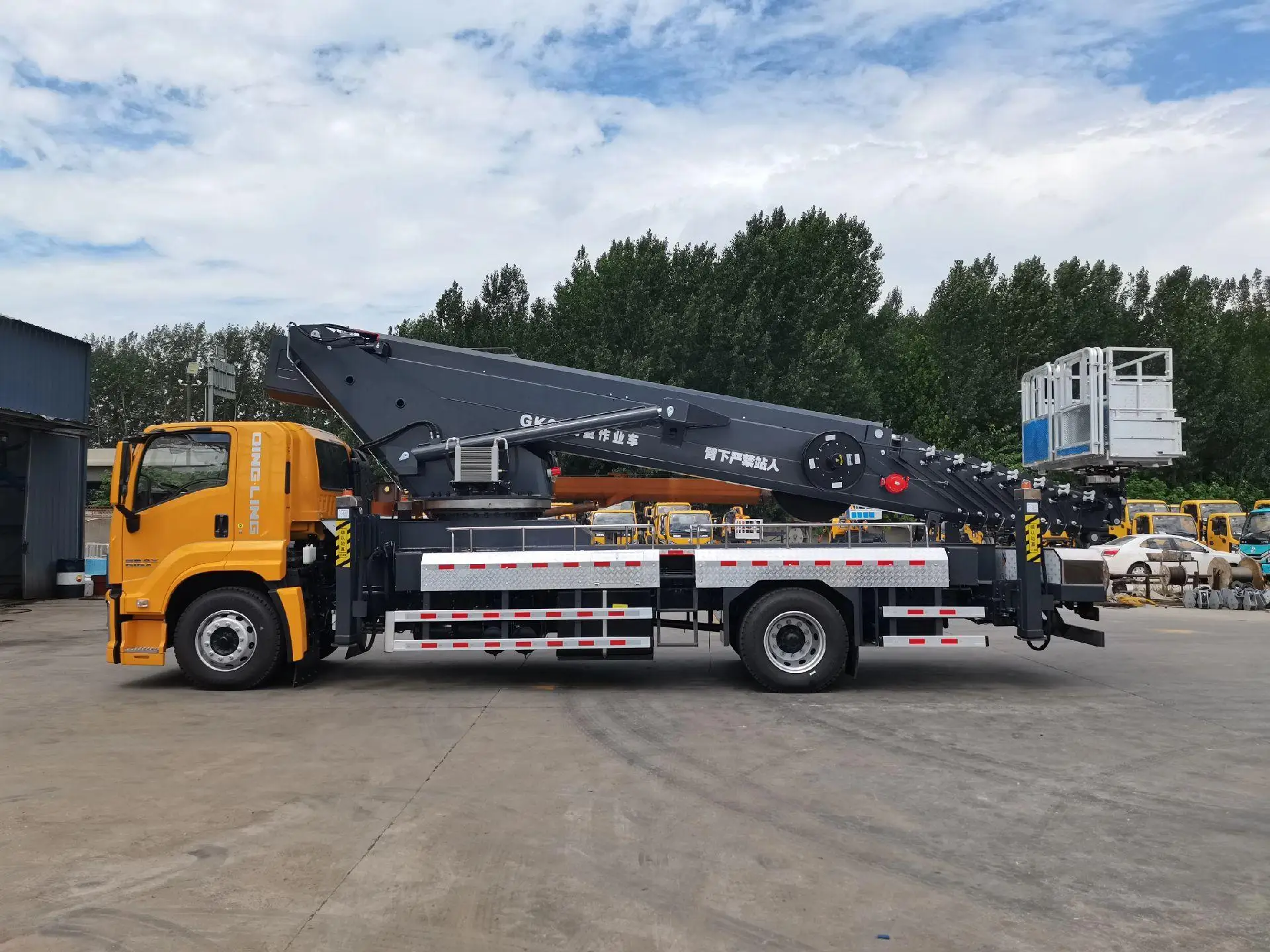 ISUZU 60 м телескопическая воздушная Рабочая платформа грузовик 4x2 высотный рабочий с ковшом