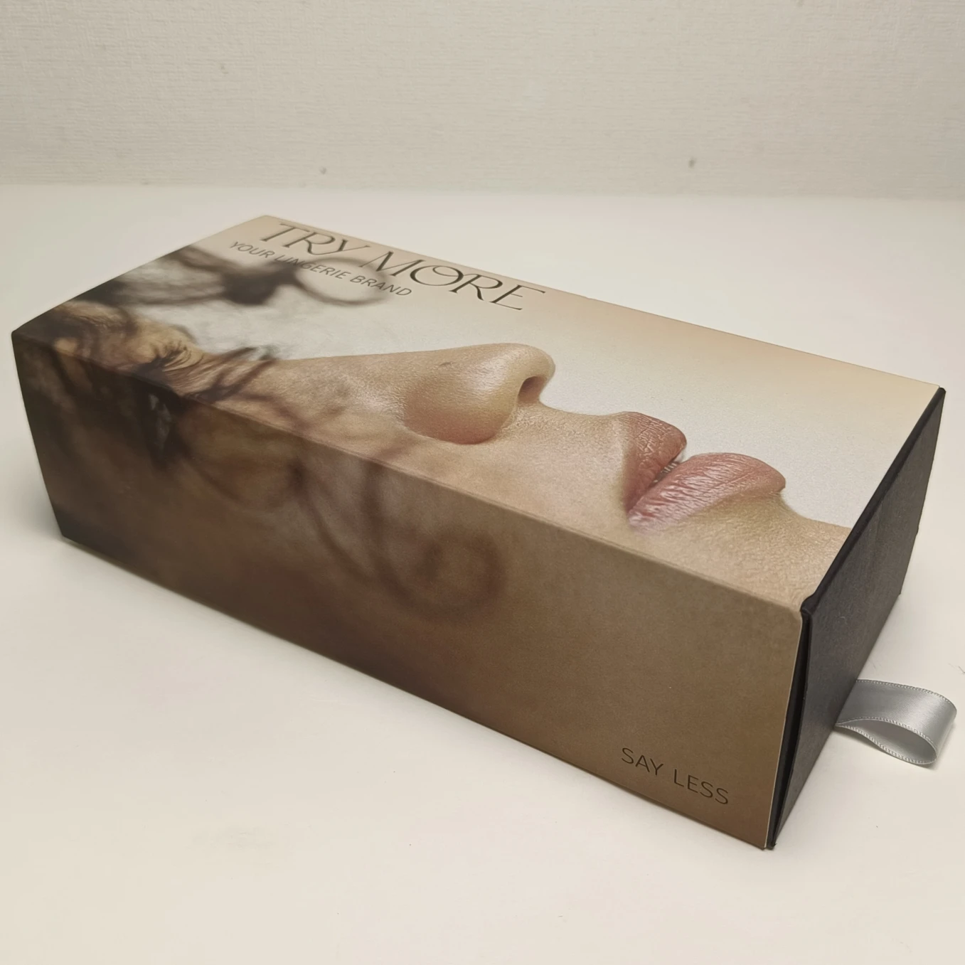Luxury Recyclable colorful Printed Custom  Cardboard thickened soft touch sleeve  Paper Drawer Gift Box with ribbon rope handle