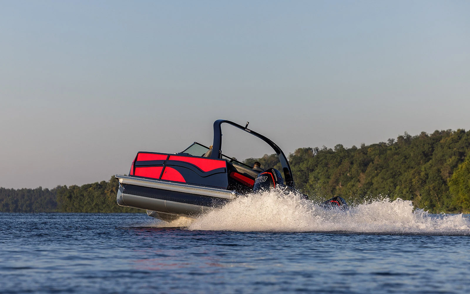 Customizable 27FT Luxury Pontoon Party Boat with High-Quality Fiberglass for Water Recreation and water sports