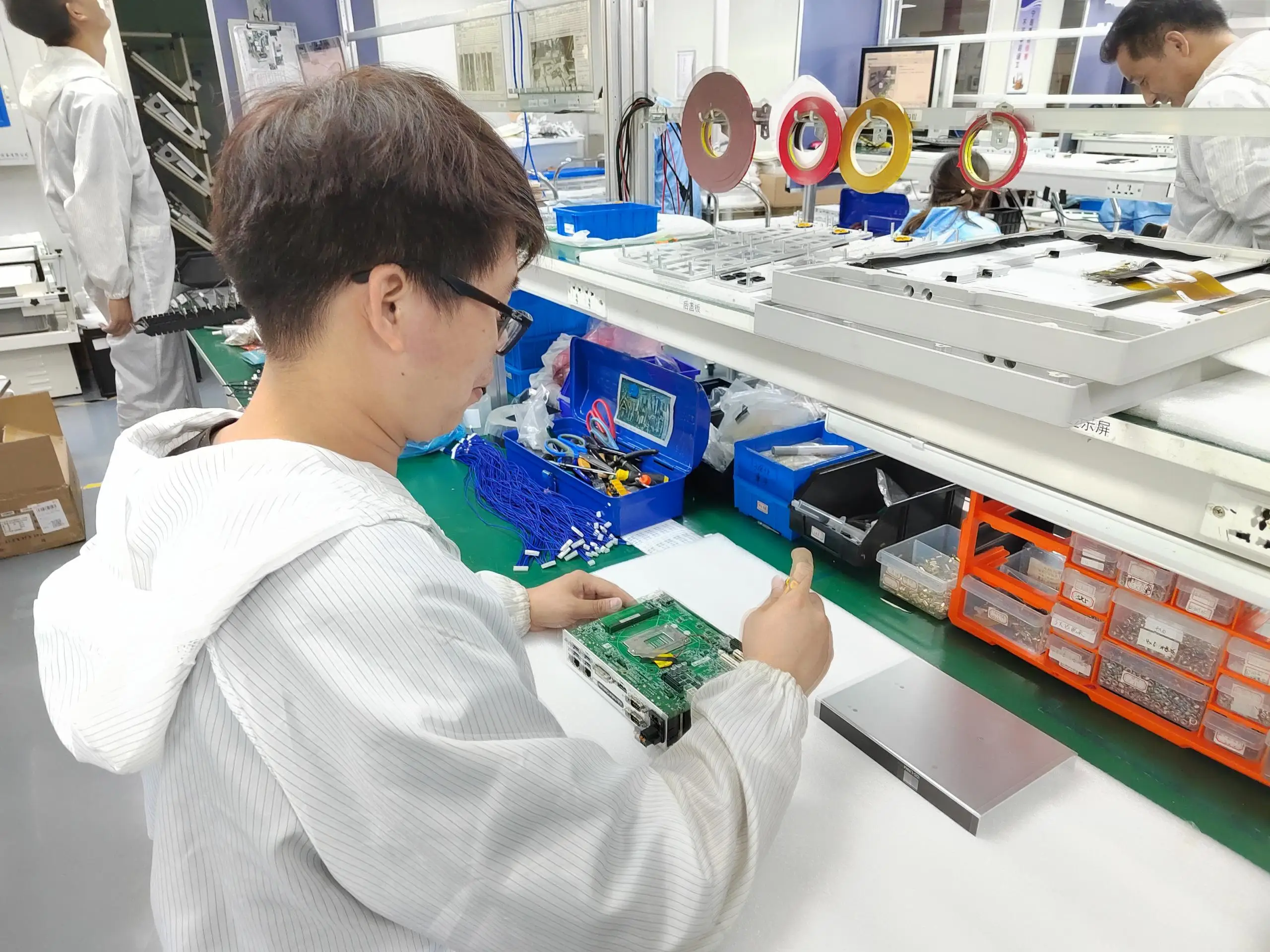 PC6960-POE | Wall mount bracket box pc with codesys or profinet or ethercat