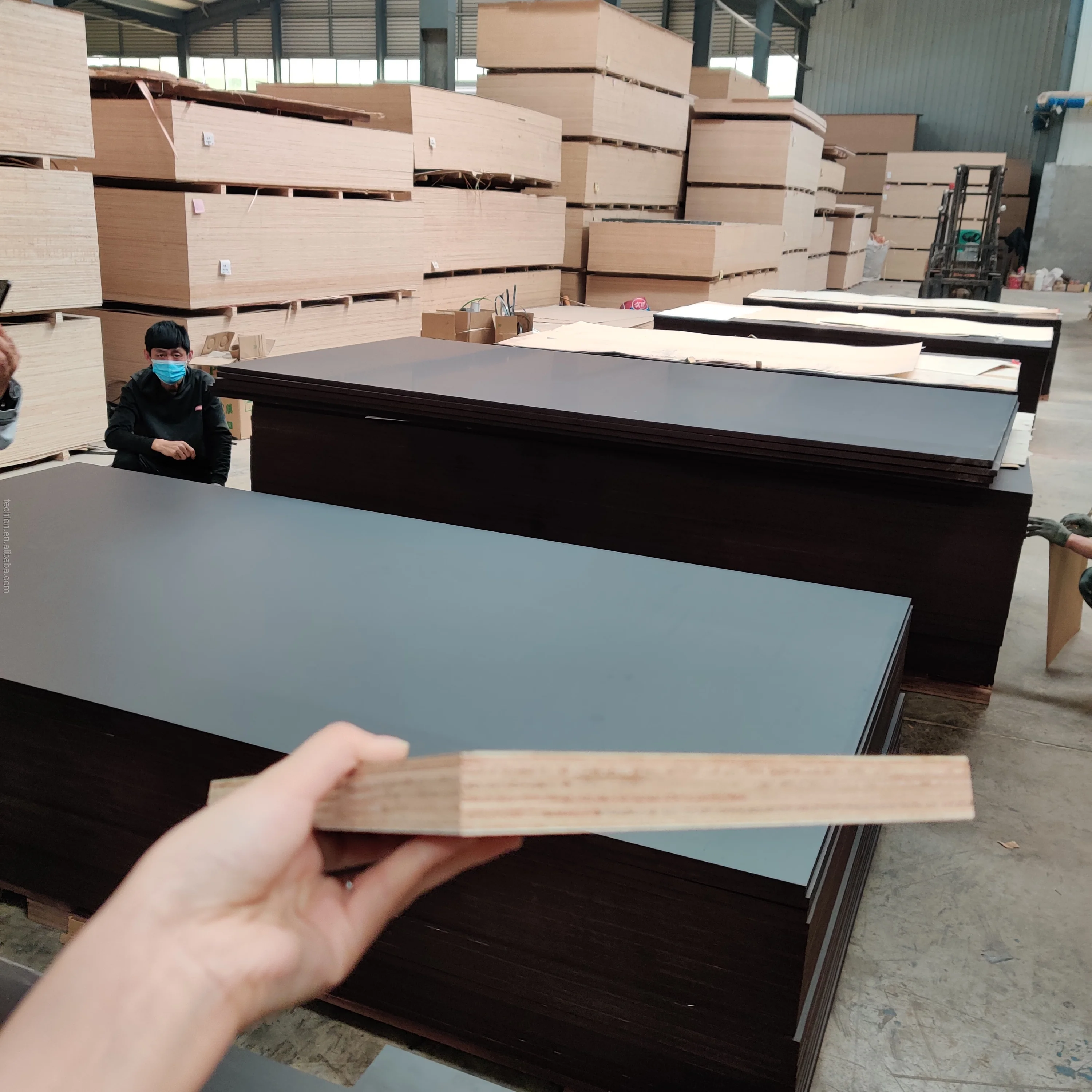 1250*2500 15mm 100% birch waterproof black film faced wooden plywood sheet