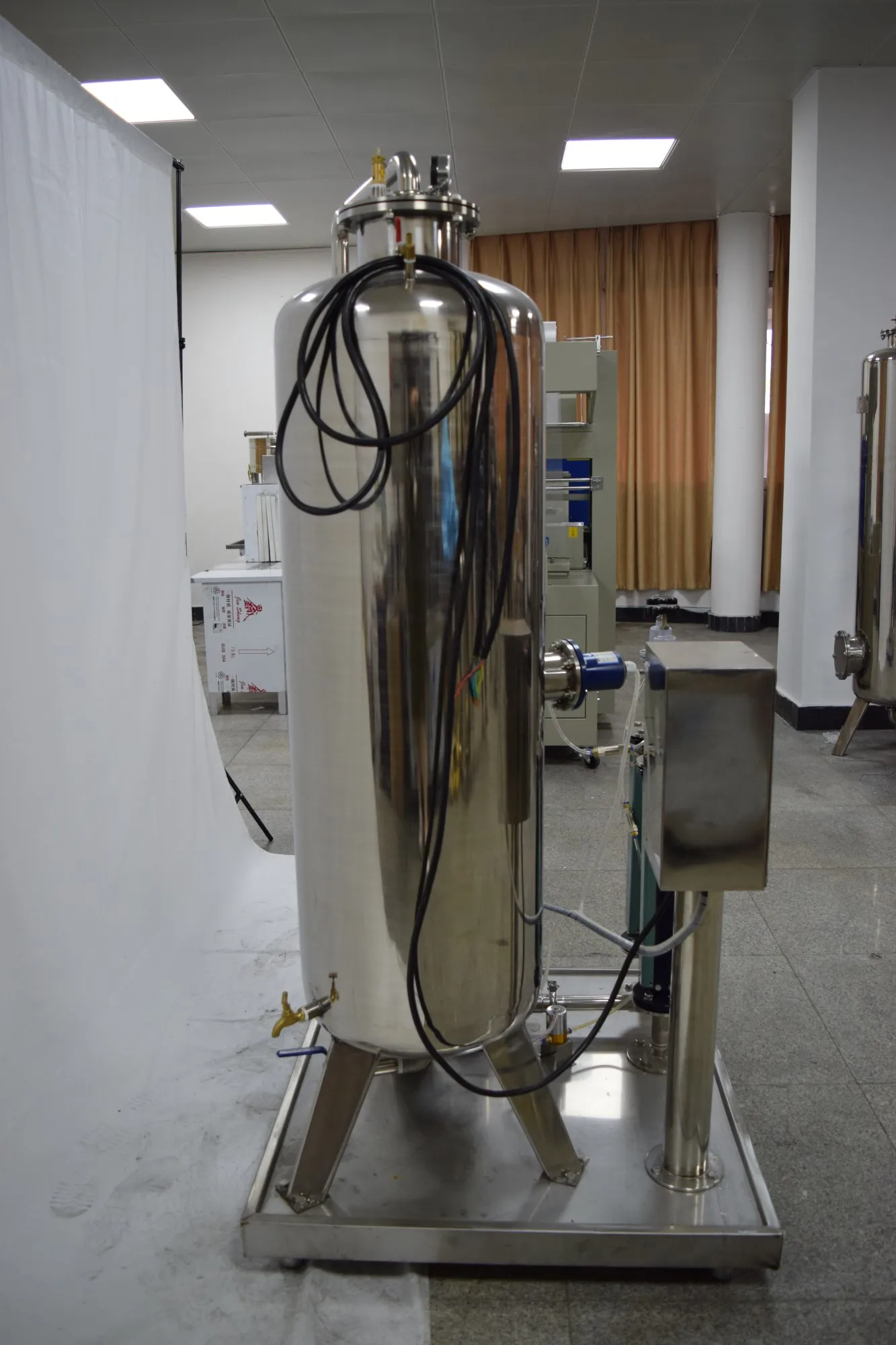 Cheap Price Semi Automatic Glass Bottle Beer Wine Carbonated Drink Liquid Bottling Filling Machine With Capper