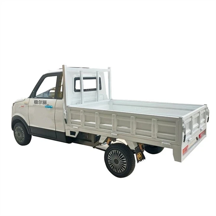 China Hot Sale C72 Gasoline Car 1.6l/2.0l 4 Cylinders Engine 4 Doors 5 Seater Mini Truck