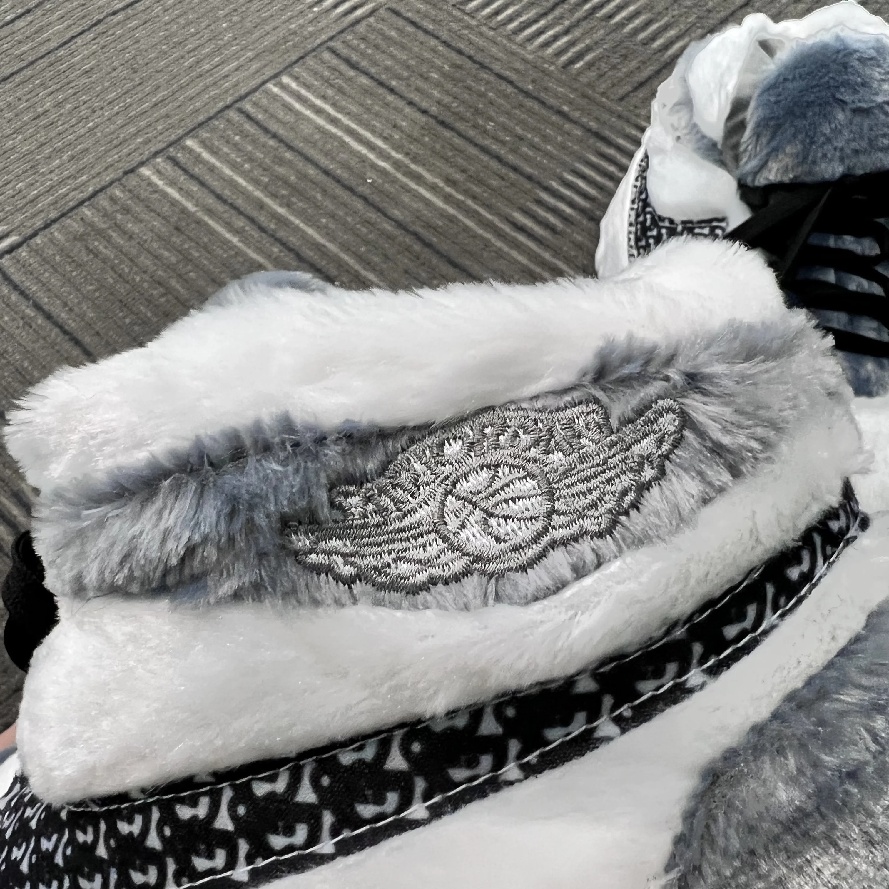 New design 2023 Fashion furry  shoes plush neutral sneakers Warm slippers