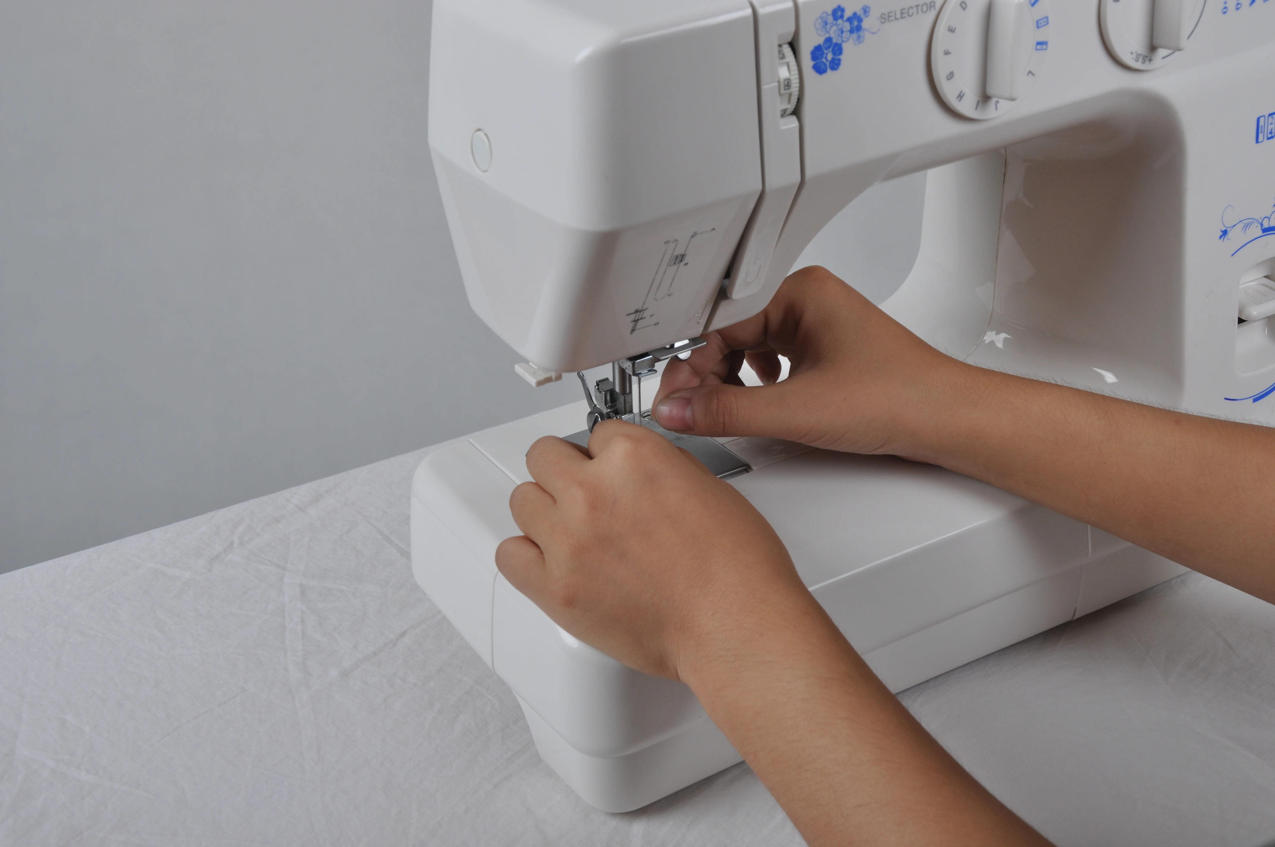 6224 Electric Treadle Sewing Machine Practical Multi-Function Portable Automatic Household Professional Garment New 220V Motor