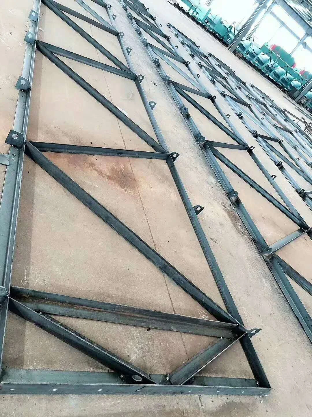 High Precision 1500W 2000W 3000W Metal Cutting Machinery CNC Pipe Fiber Laser Cutting Machine Tube Cutter Price