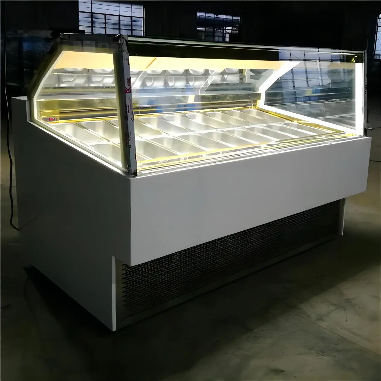 Direct Sale DSCF-2000L Electric Upright Freezer with Glass Door for Display in Cool Climates-for Ice Cream Shops