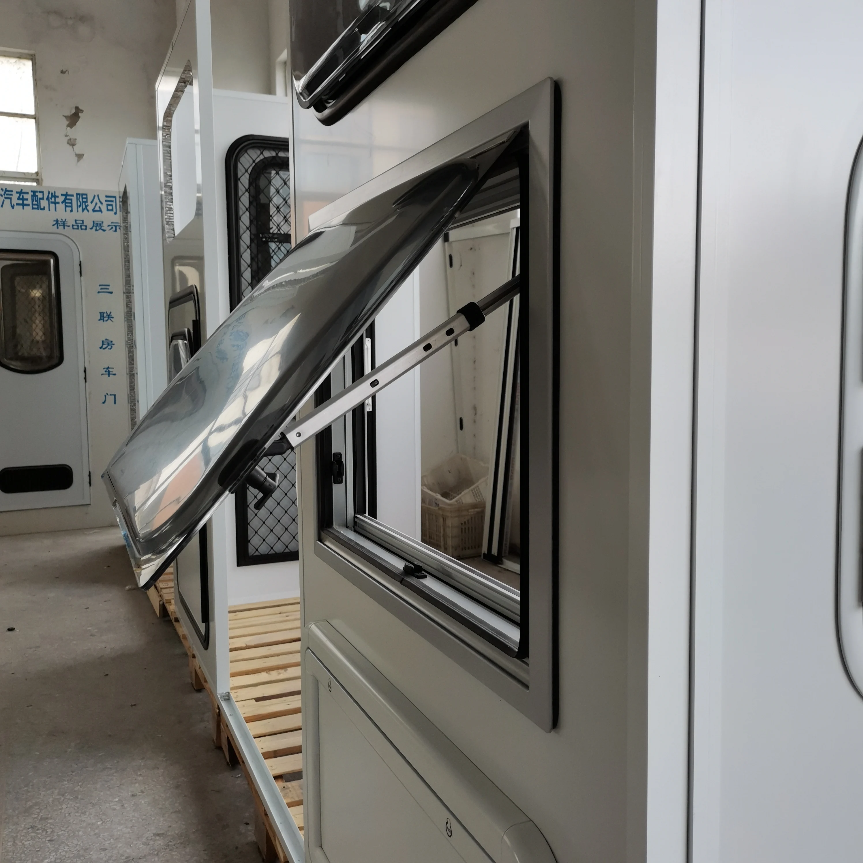 New design  aluminium double glaze  acrylic  rv trailer caravan push out windows with fly screen and blind