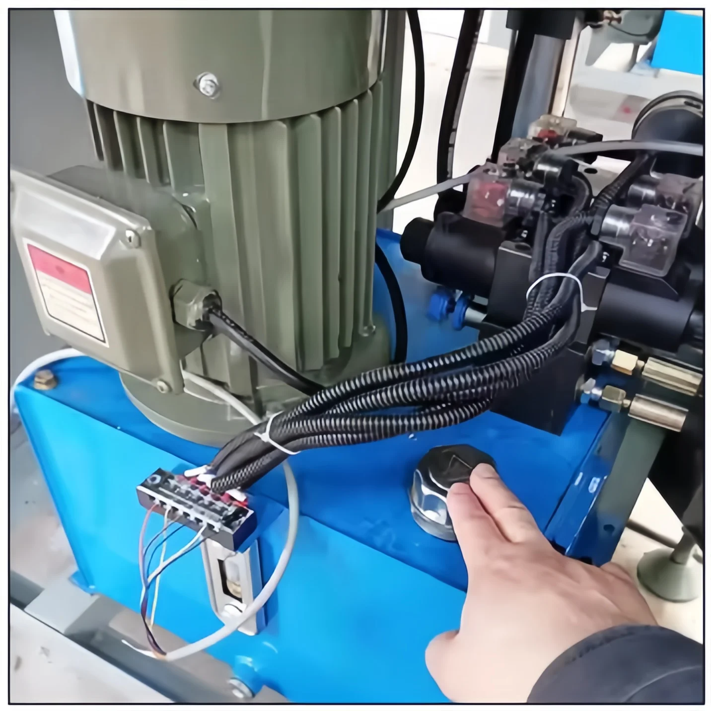 Heavy-Duty Digital Display Aluminum Profile Corner Combining Crimping Machine for Window and Door Making