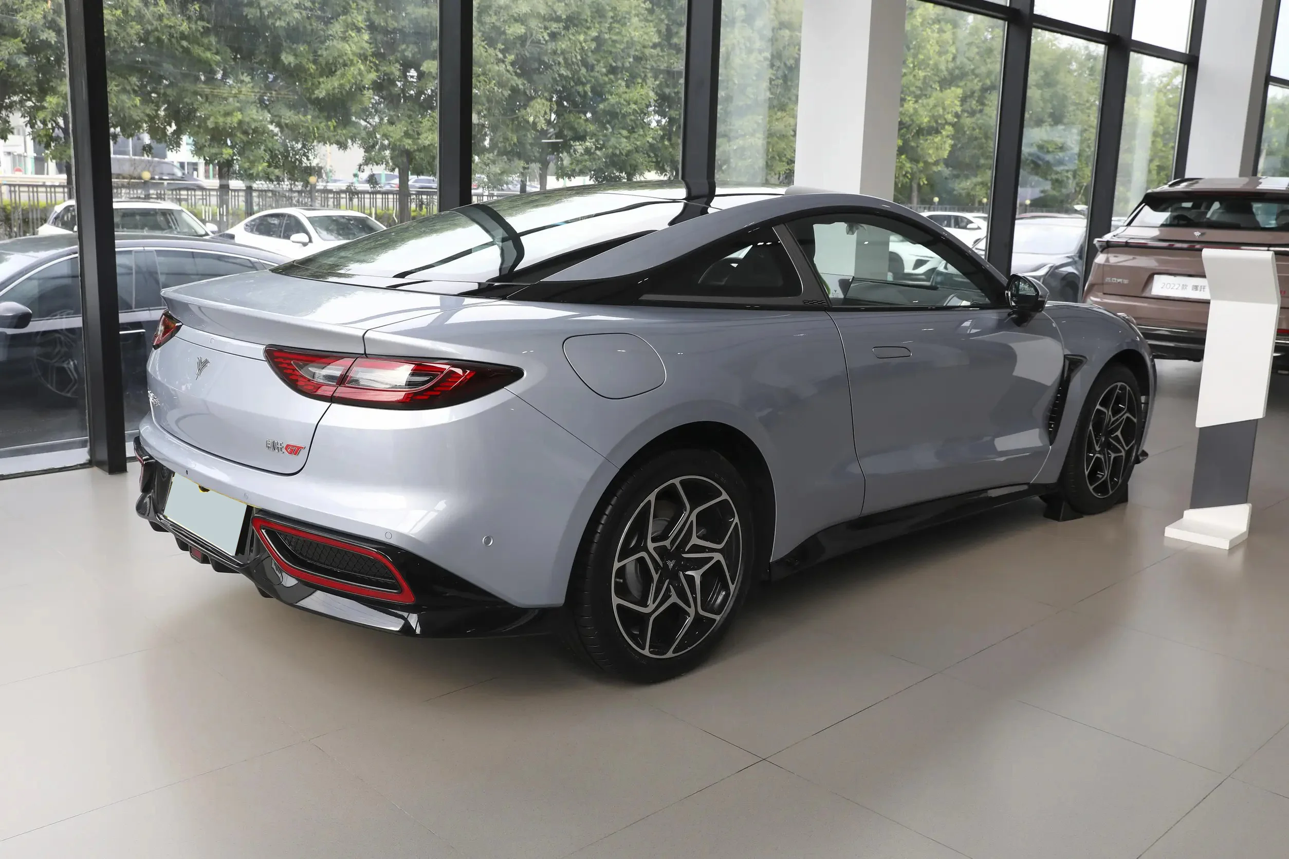 Купить электромобили для взрослых Neta GT спортивный автомобиль 2-дверный 4-местный 560 км EV автомобили б/у из Китая