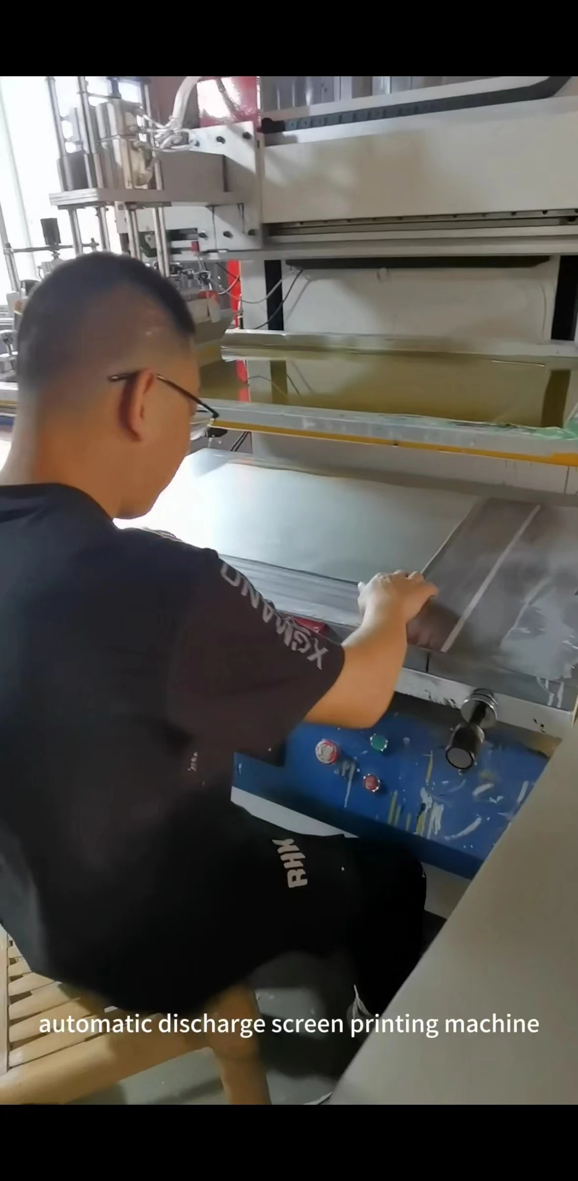 Manufacturers customize all kinds of automatic semi-automatic screen printing machines
