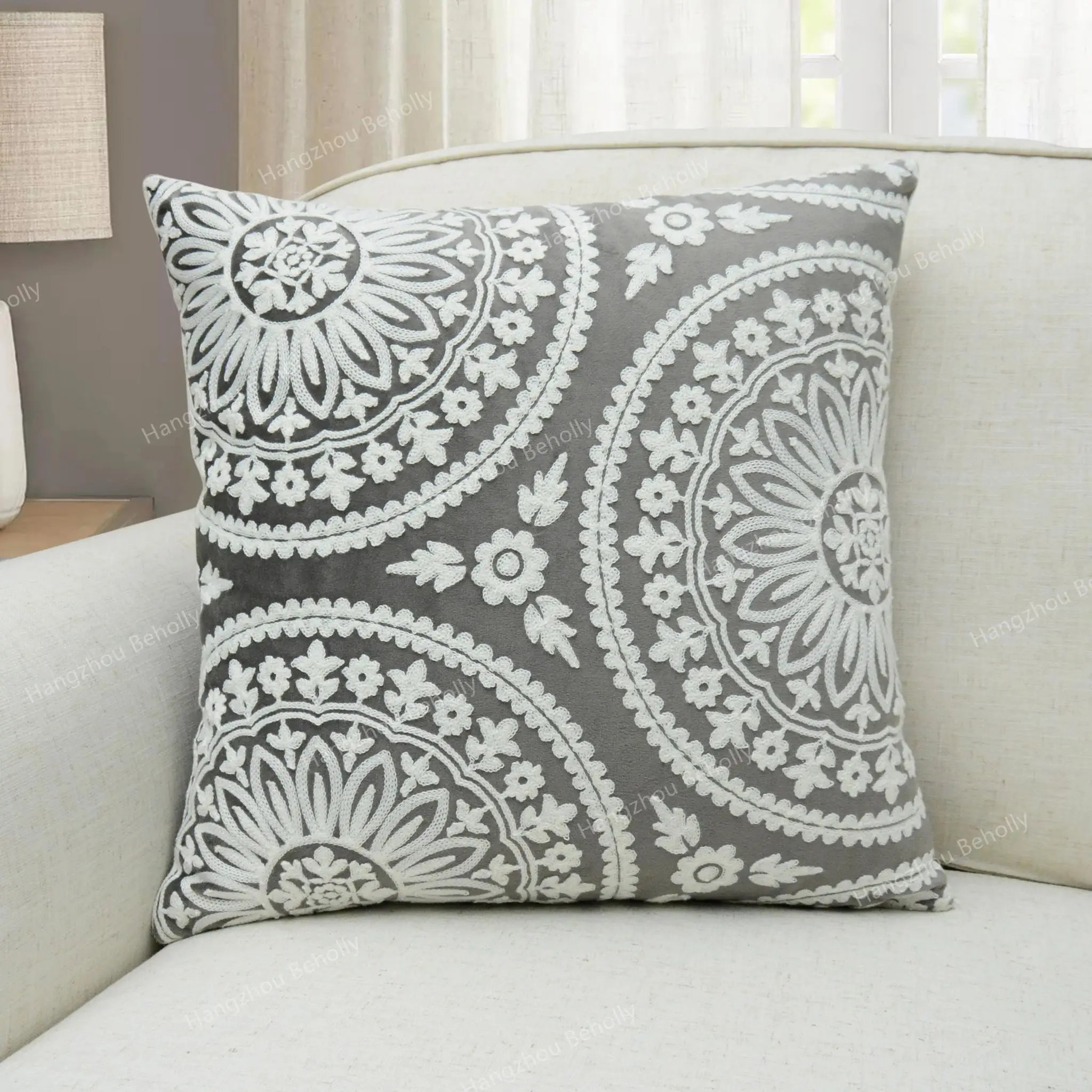 Custom Printing Embroidered Velvet Throw Pillow Cover Home Decorative Cushion Pillow Case