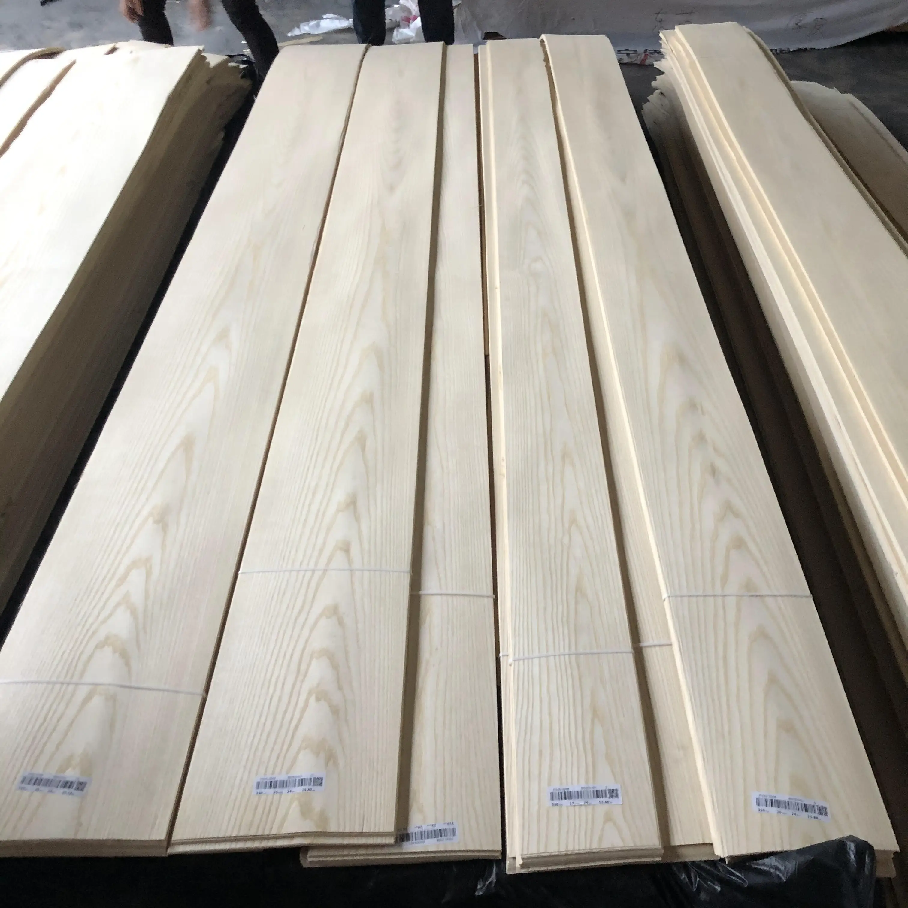 Wholesale A/AA Natural White Ash Wood Veneer0.45mm Mountain Grain Ash Veneer Sheets with Free Samples