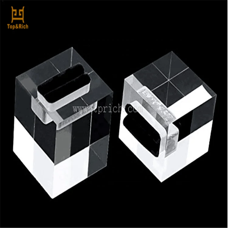 Clear Plexiglass Finger Ring Display Acrylic Jewelry Display Block
