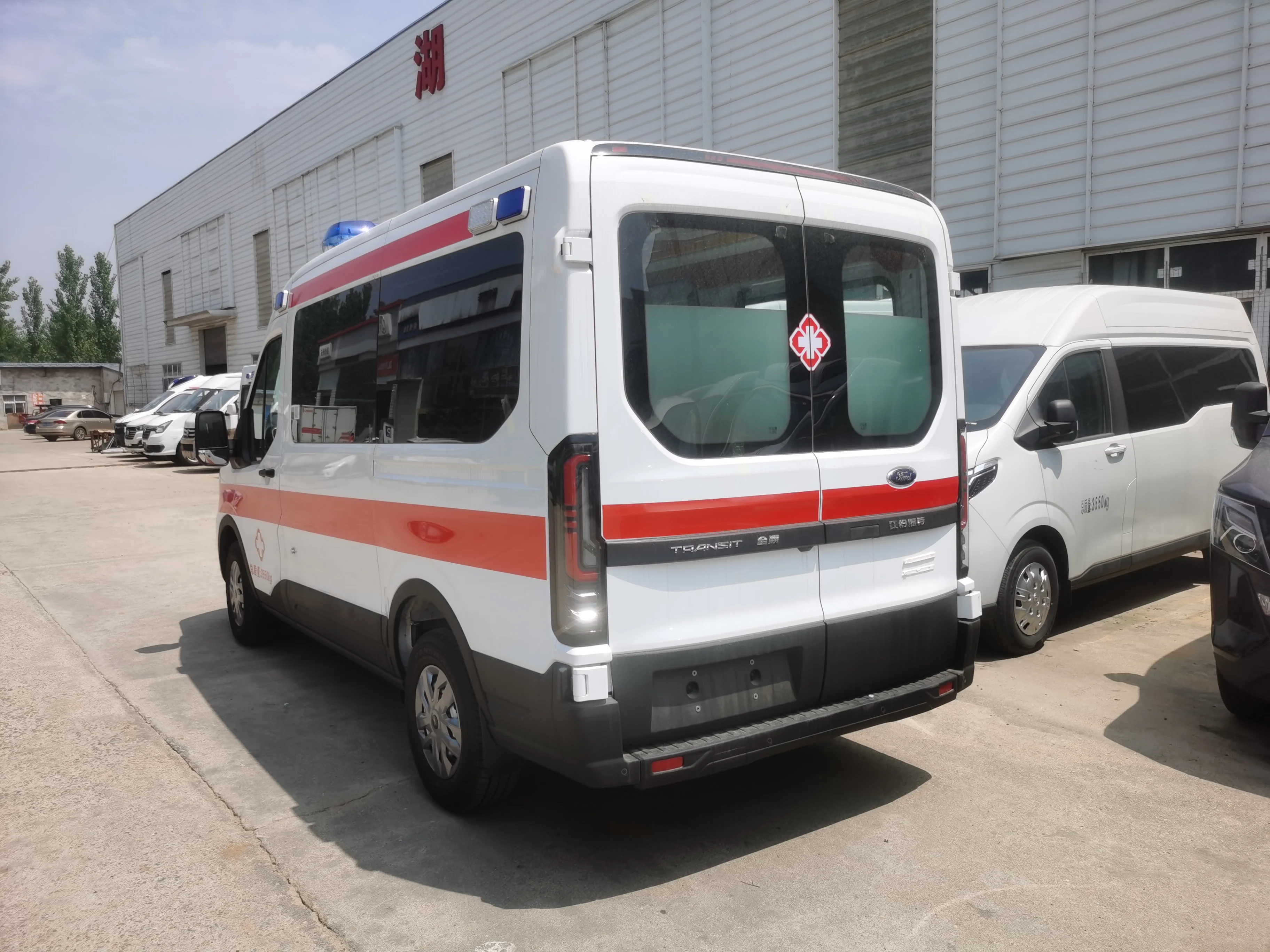 Автомобиль скорой помощи EMS автомобиль F ord 4*2 медицинский грузовик для продажи