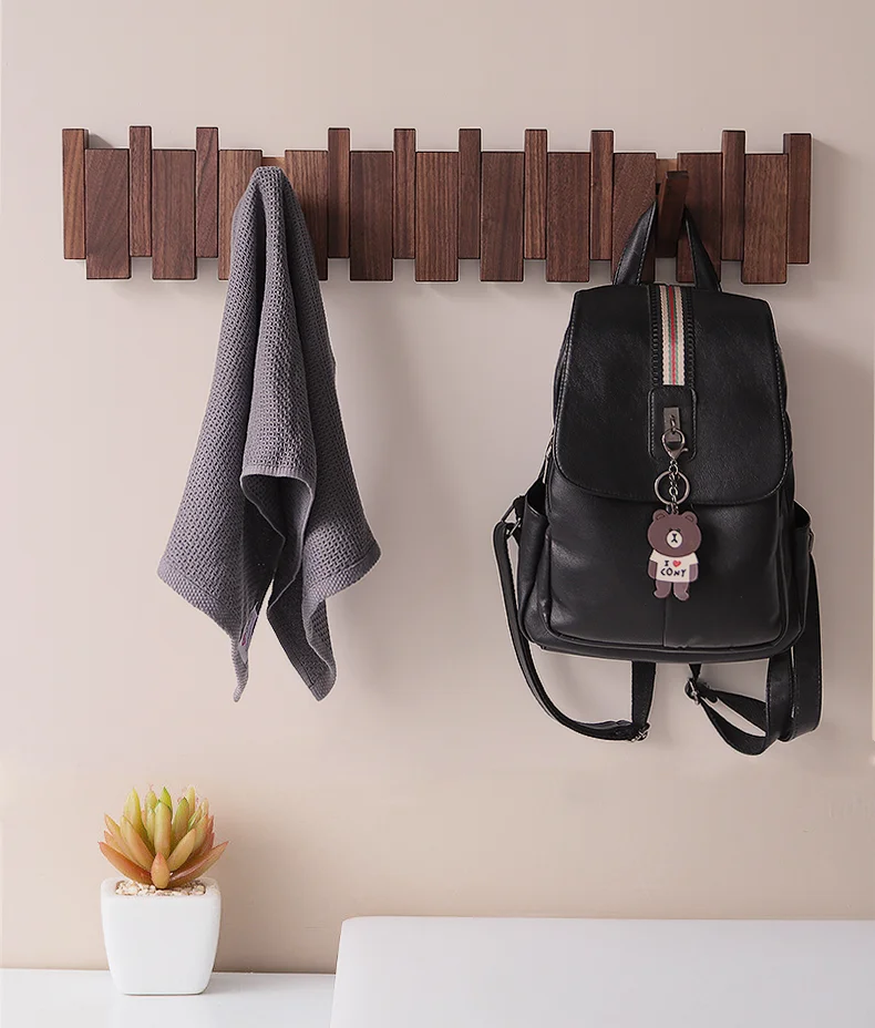 Вешалка для одежды из бука и ореха