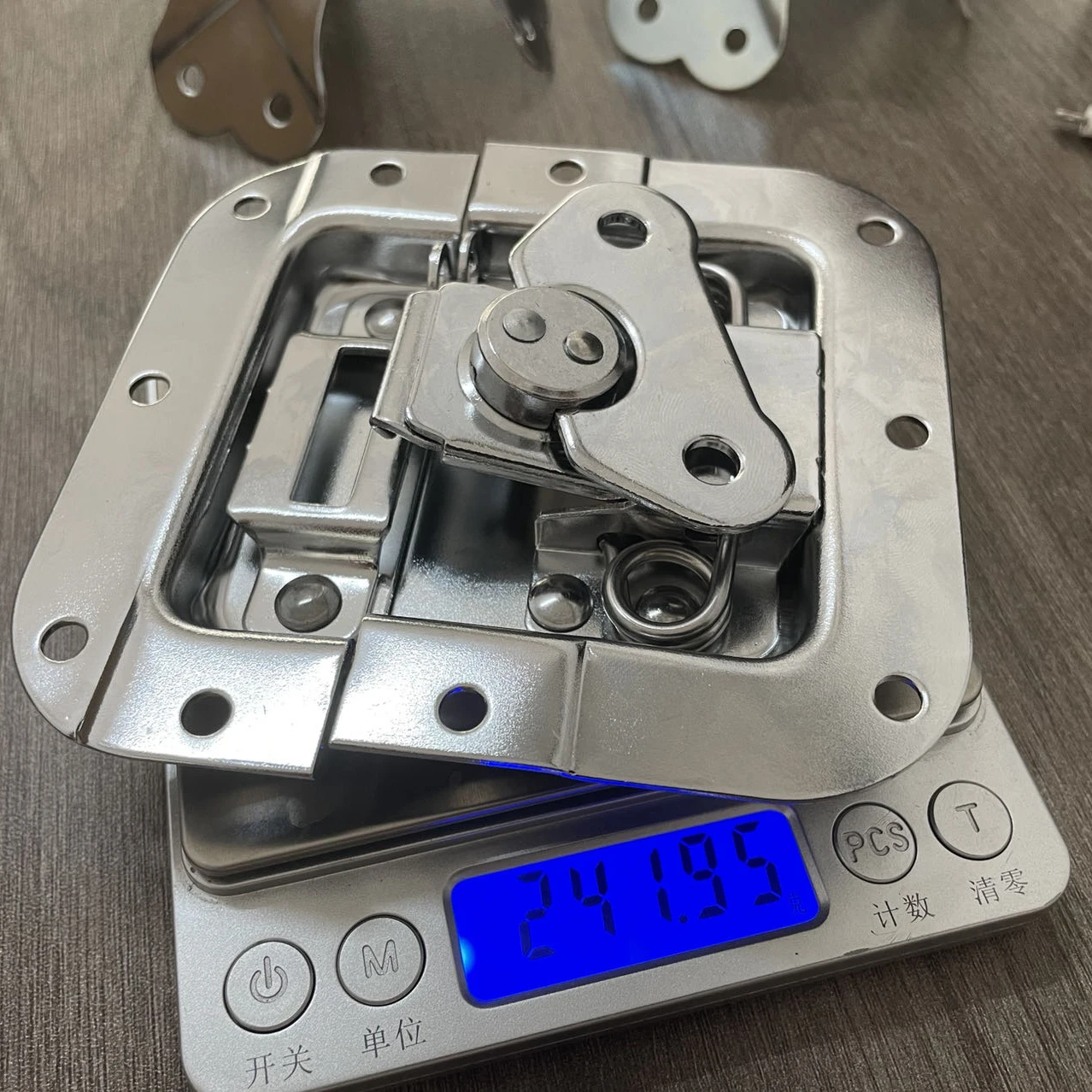 flight case hardware ;Medium Recessed butterfly latch with automatic lock