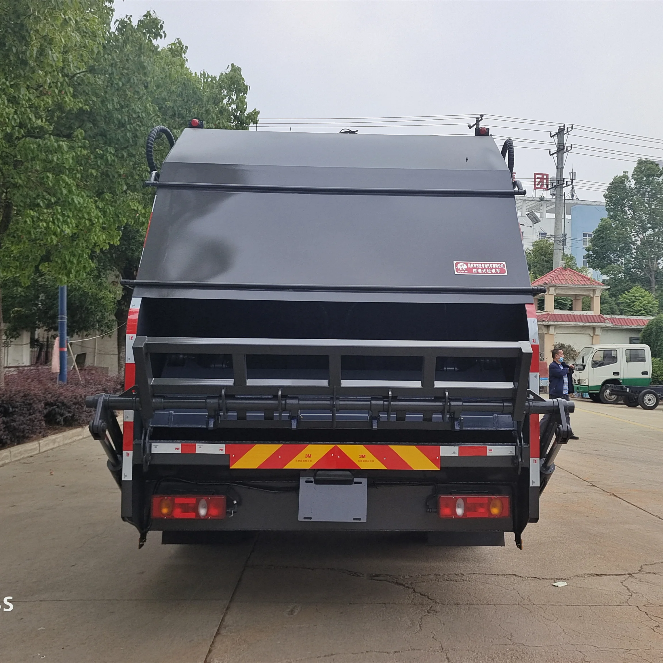 Dongfeng мусоровоз шасси сбор и перенос бытовых отходов 13 квадратных мусоровозов