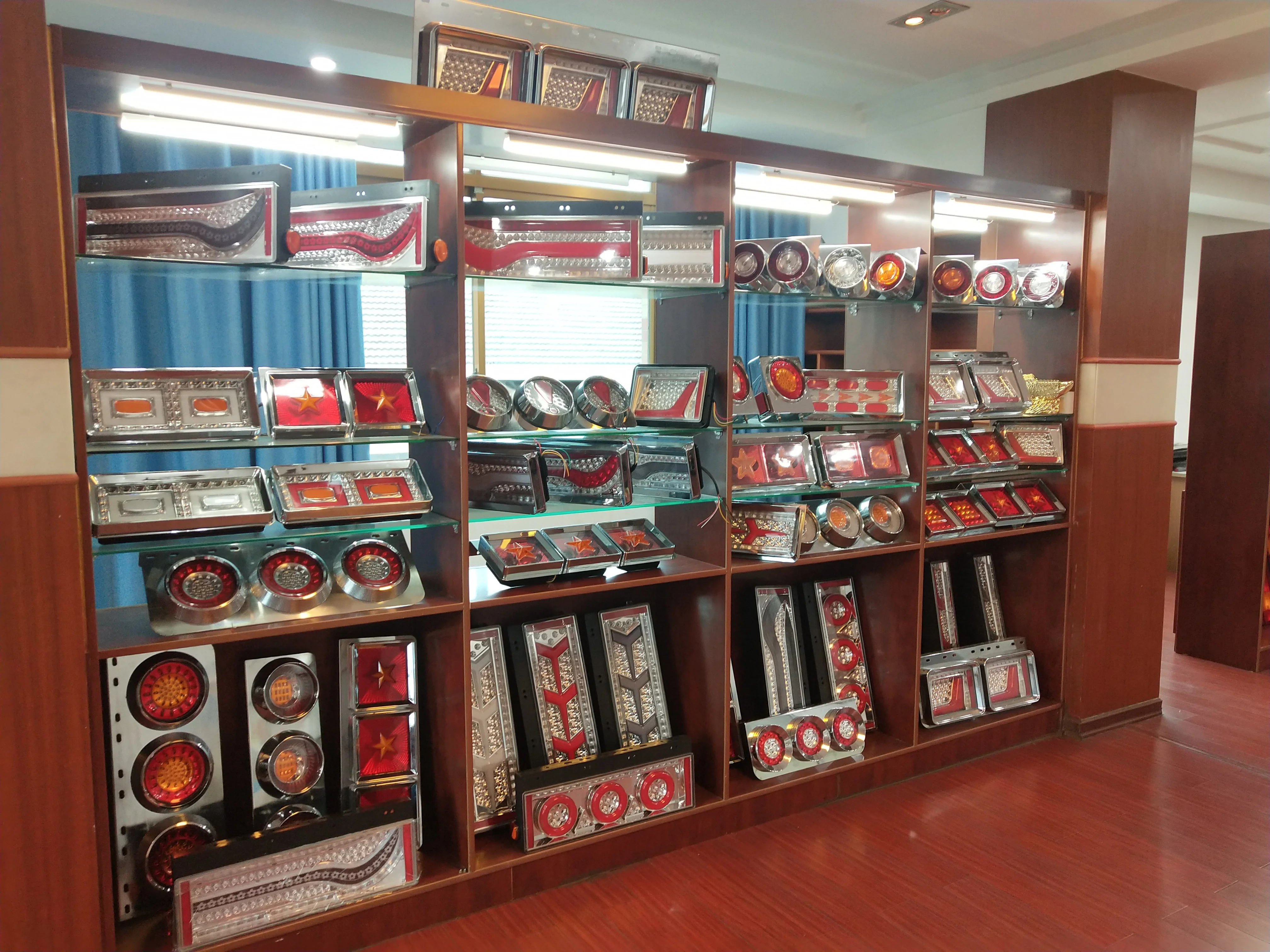 High Quality 24v Voltage  Iron Aircraft Model Small Rear Taillight