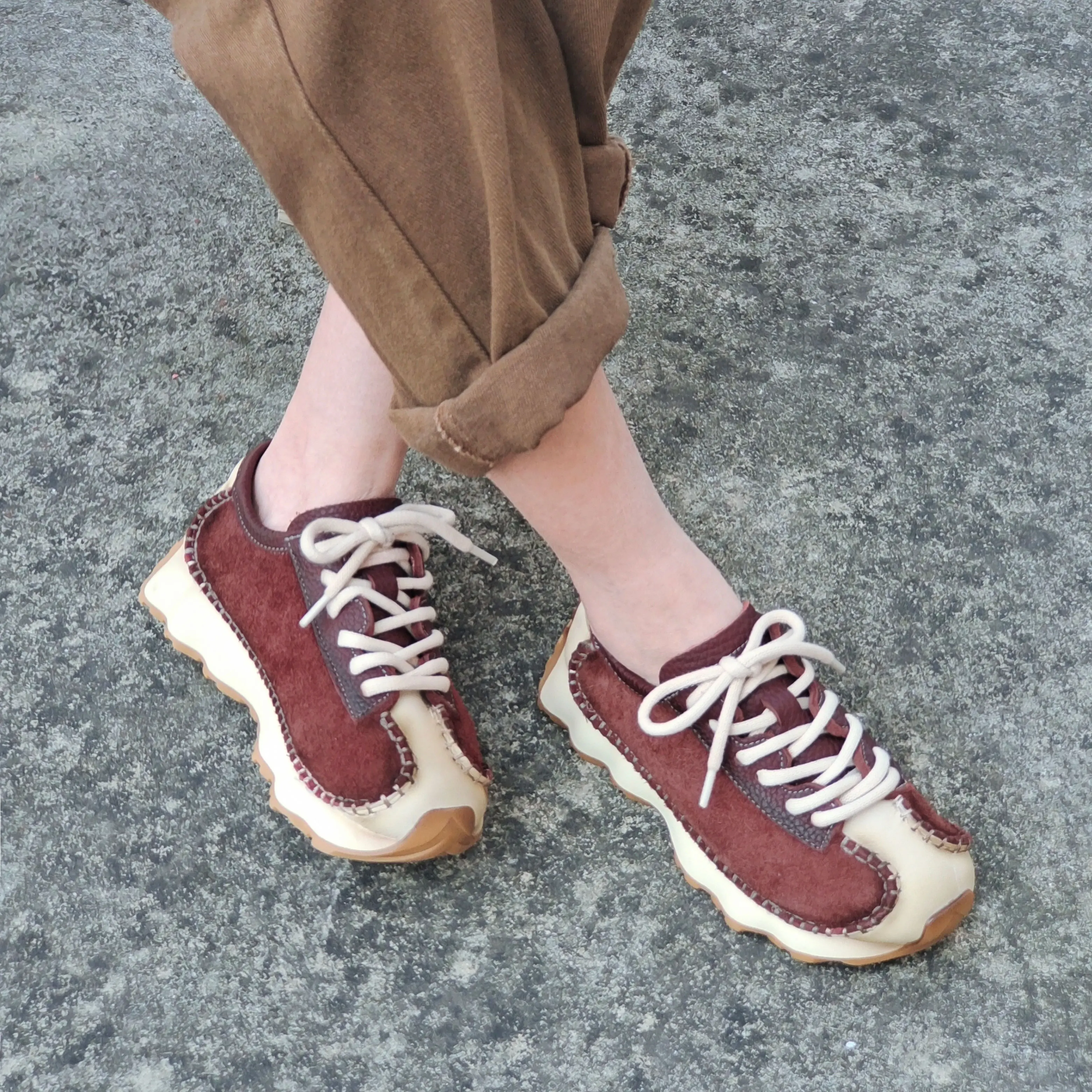 OEM ODM Genuine leather sneakers manufacturer Running Walking Style Shoes Lace Up Casual  Shoes For Women And Ladies