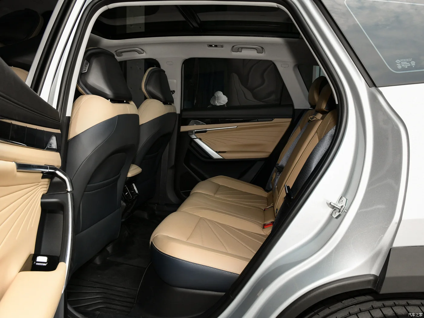 SUV gasoline cars Geely Cool L 2023 2.0TD DCT flagship model Good quality and low price cars