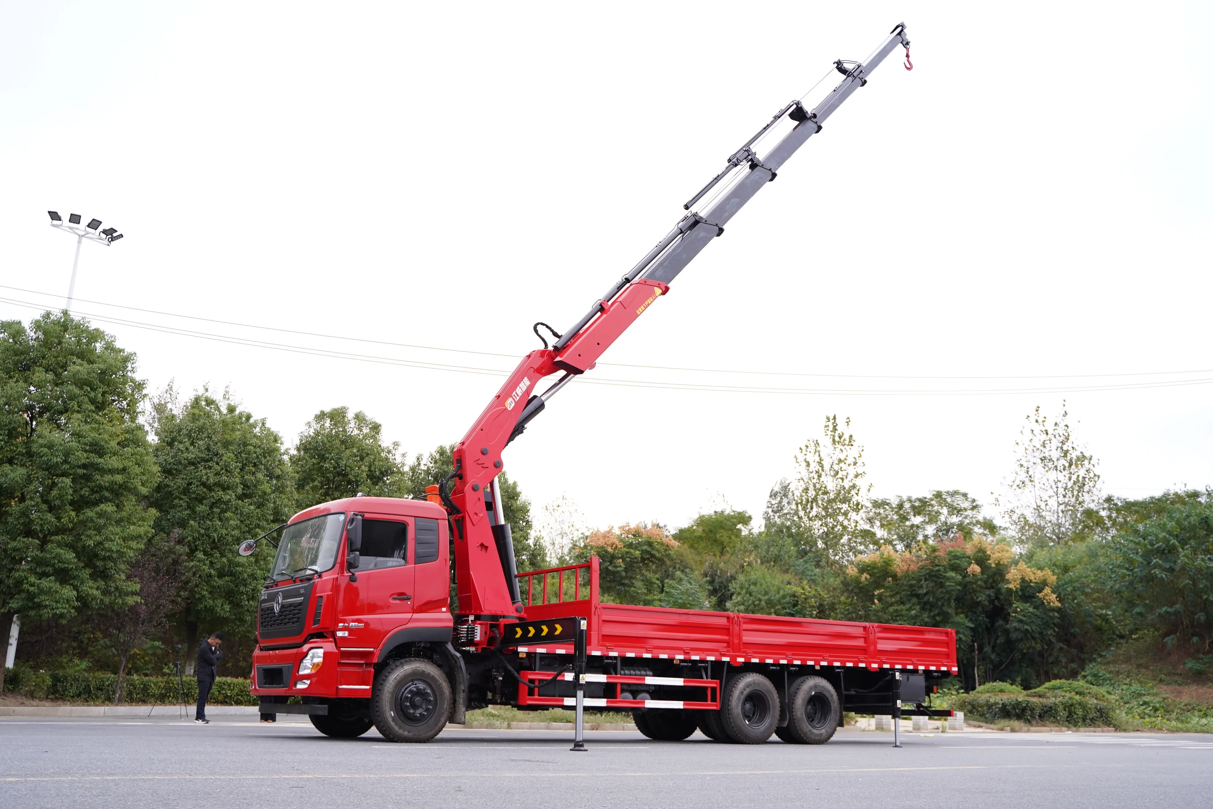 Large brand high-quality factory direct sales of 130 tons of large tonnage cranes used for lifting heavy objects