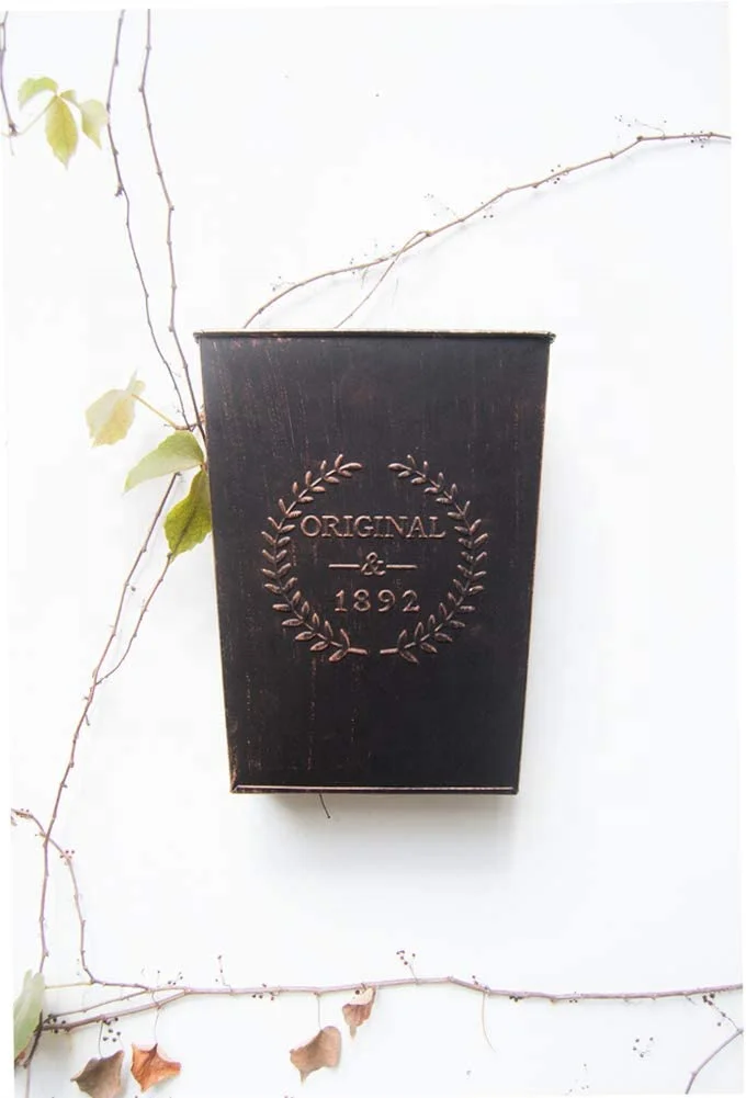 2023 New Design Rustic Metal Wall Planter Country Home Hanging Wall Vase Pocket for Plants Flower Indoor or Outdoor Farmhouse