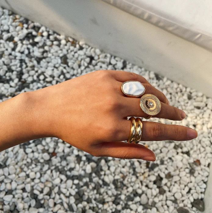 
XG1172 Retro geometric round micro-set diamond ring simple shaped pearl metal set ring 