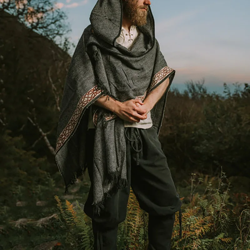 New style hooded sweater and long sleeved hooded cloak cloak coat for men