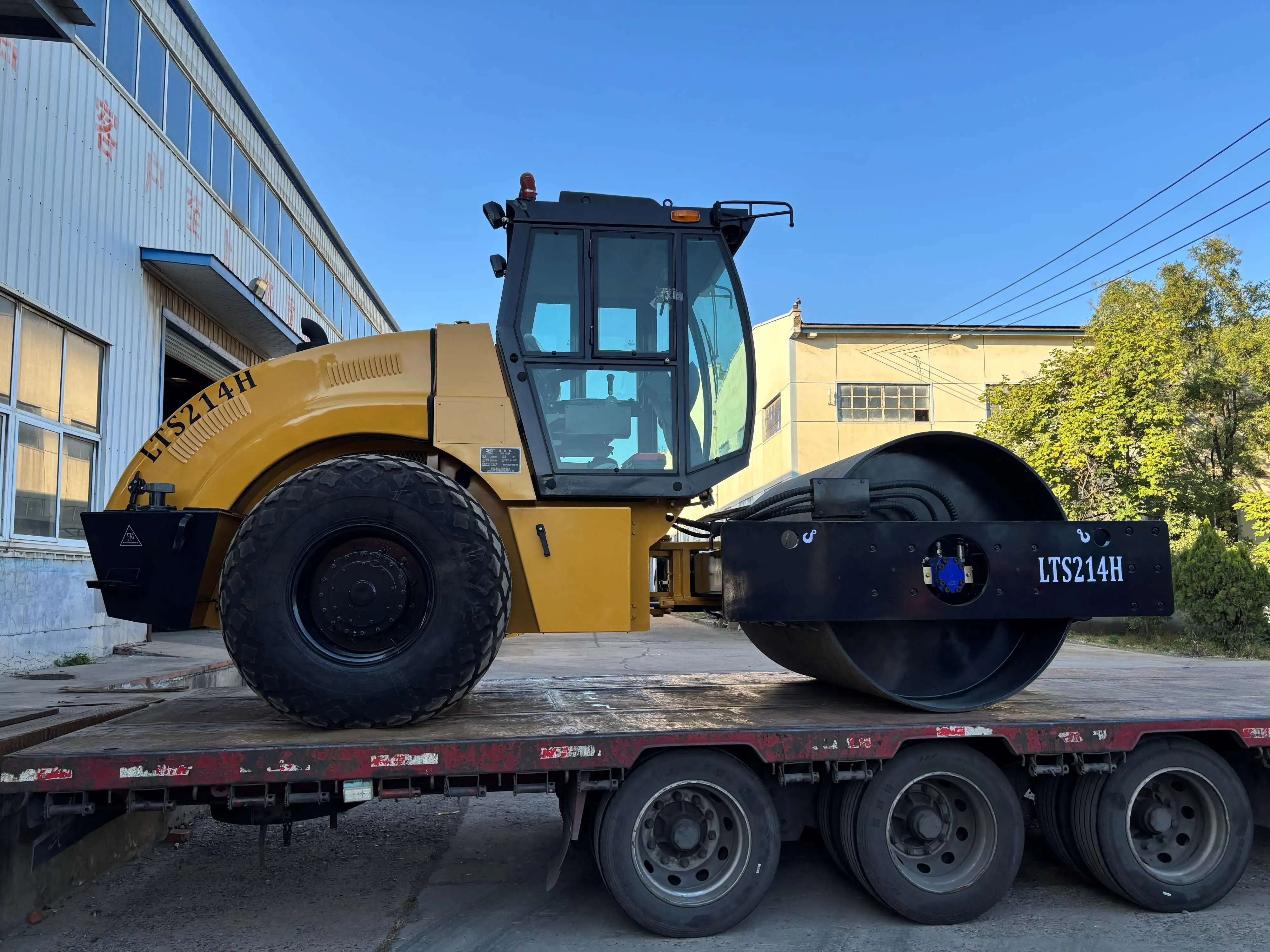 Convenient assistant roadmaking machinery 14ton Hydraulic single Drum 326N/CM Vibratory Road Roller LTC203 for sale