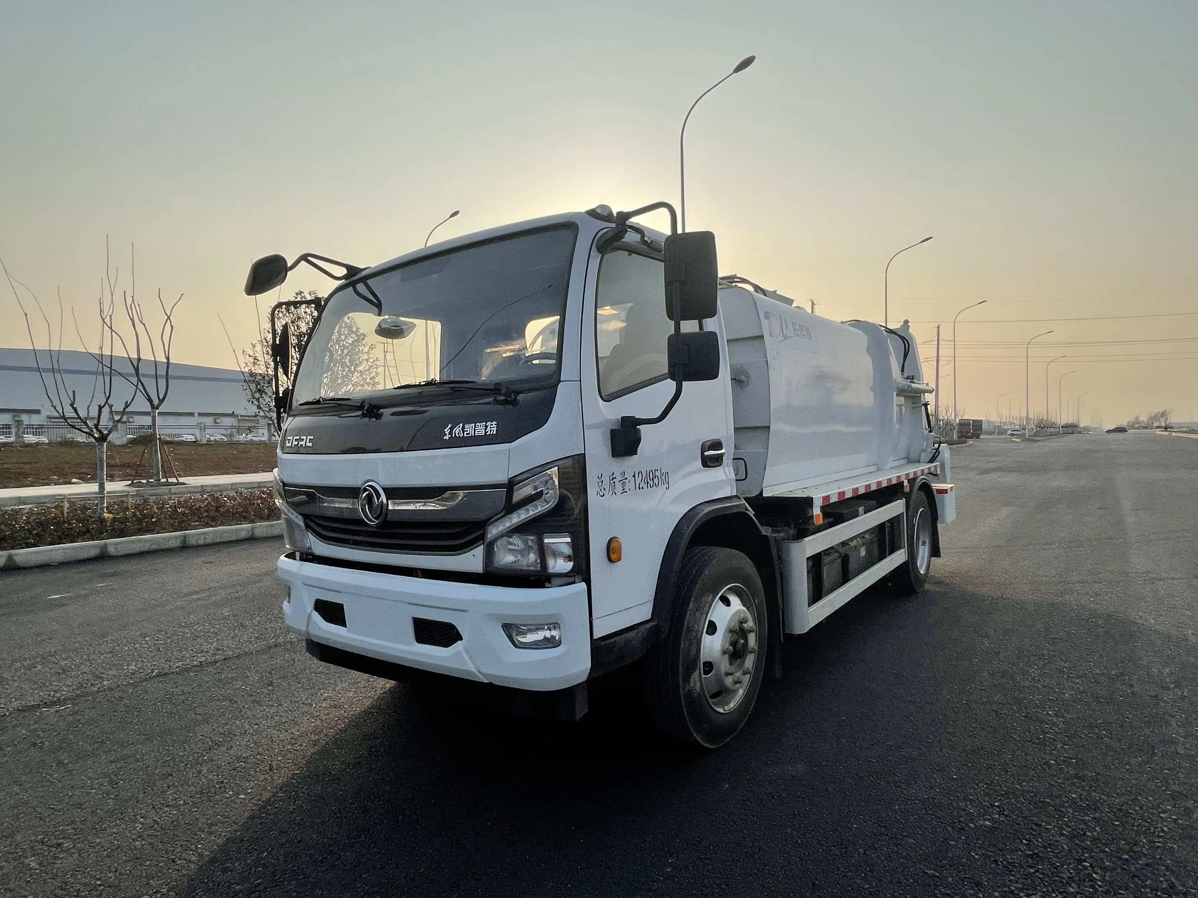 Dongfeng 4x2 мусоровоз с массой 4495 кг и настраиваемым вариантом по Заводской Цене для точного сбора отходов в городских районах