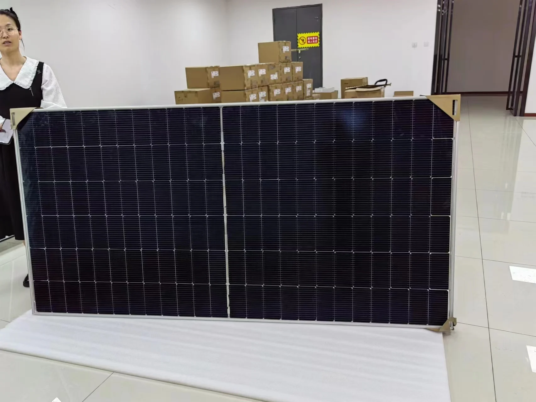 Jinko 605W 610W 615W 620W 625W N type Topcon Solar Modules Panel Glass Glass Bifacial Solar Modules