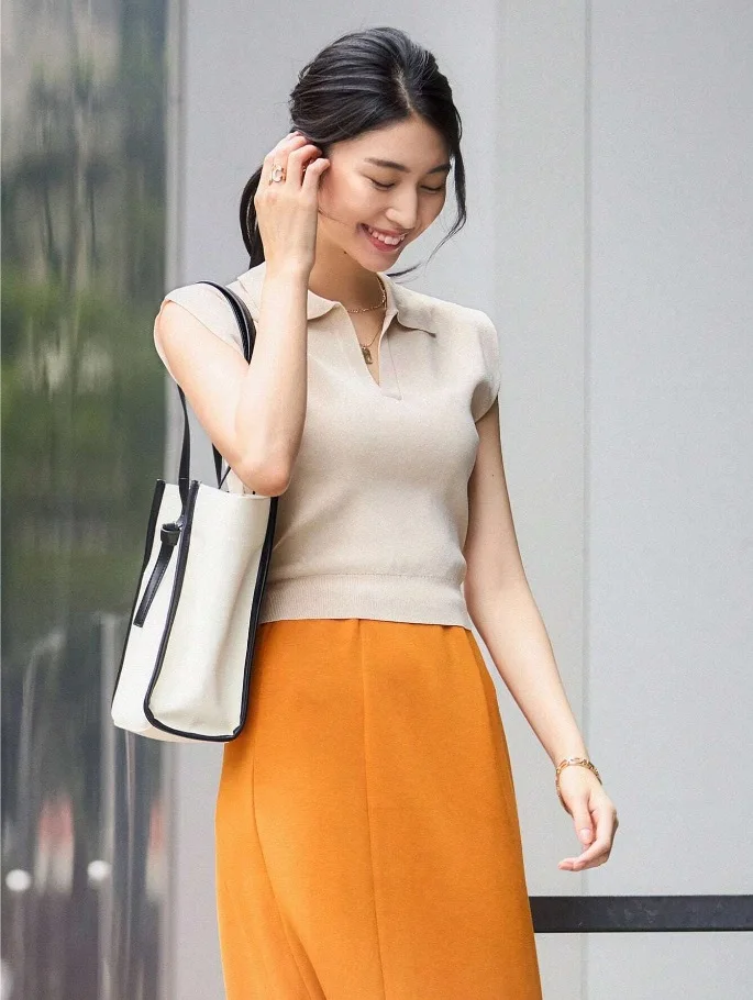 French High-End European American V-Neck Sleeveless Knitted Vest Black Slim Interior with Polo Collar Ice Silk Winter Style