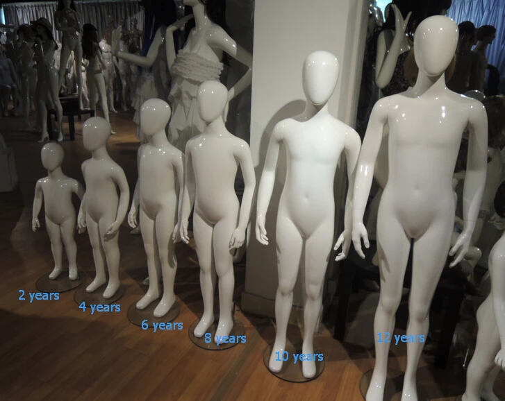Детский полноразмерный стоячий матовый глянцевый манекен белого цвета
