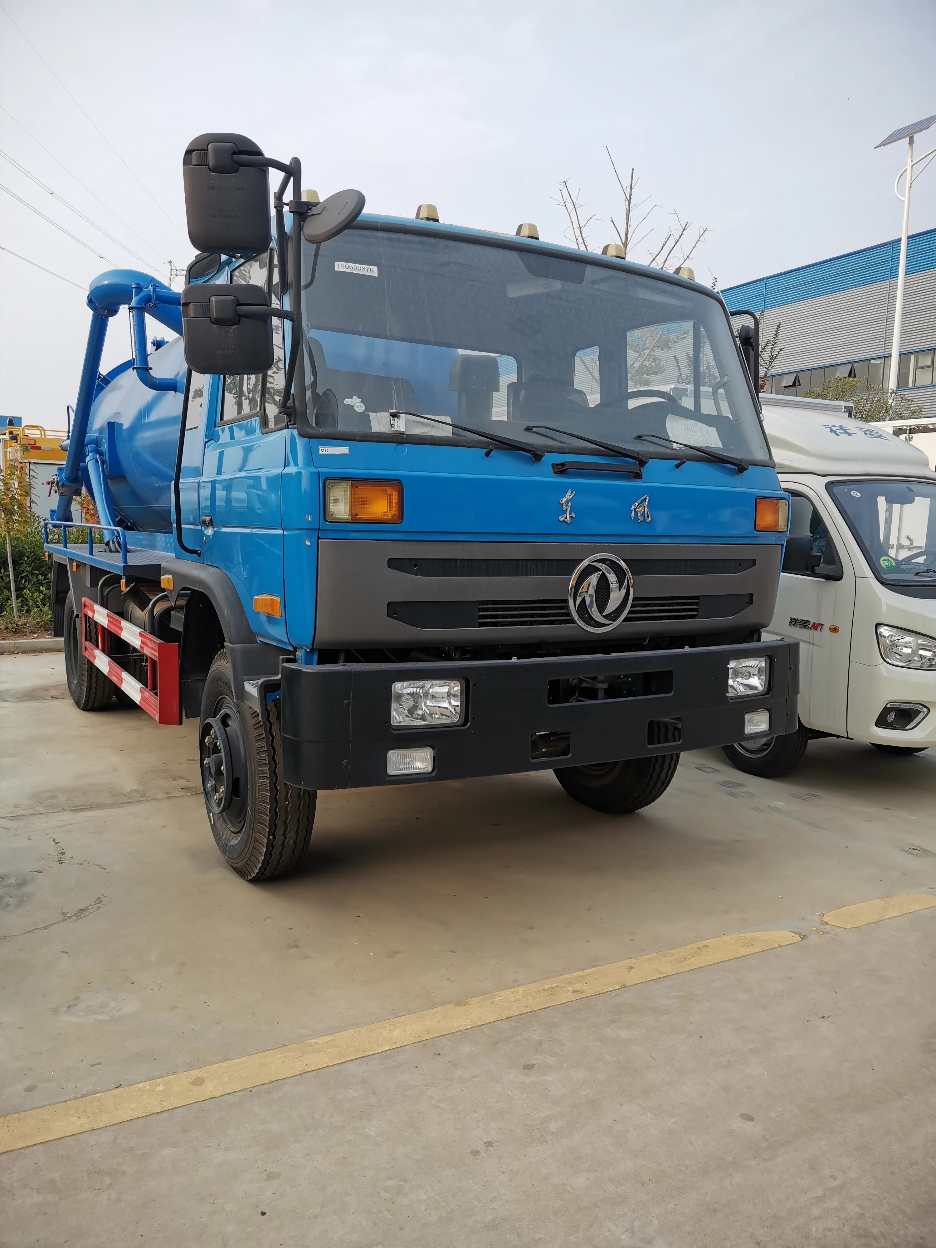 Высококачественная новая вакуумная танкера dongfeng 4x2 10 м3 грузовик для сбора сточных