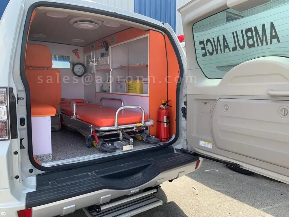 
UAE Export Emergence Vehicles Quality Assurance Pajero Ambulance for Sale 