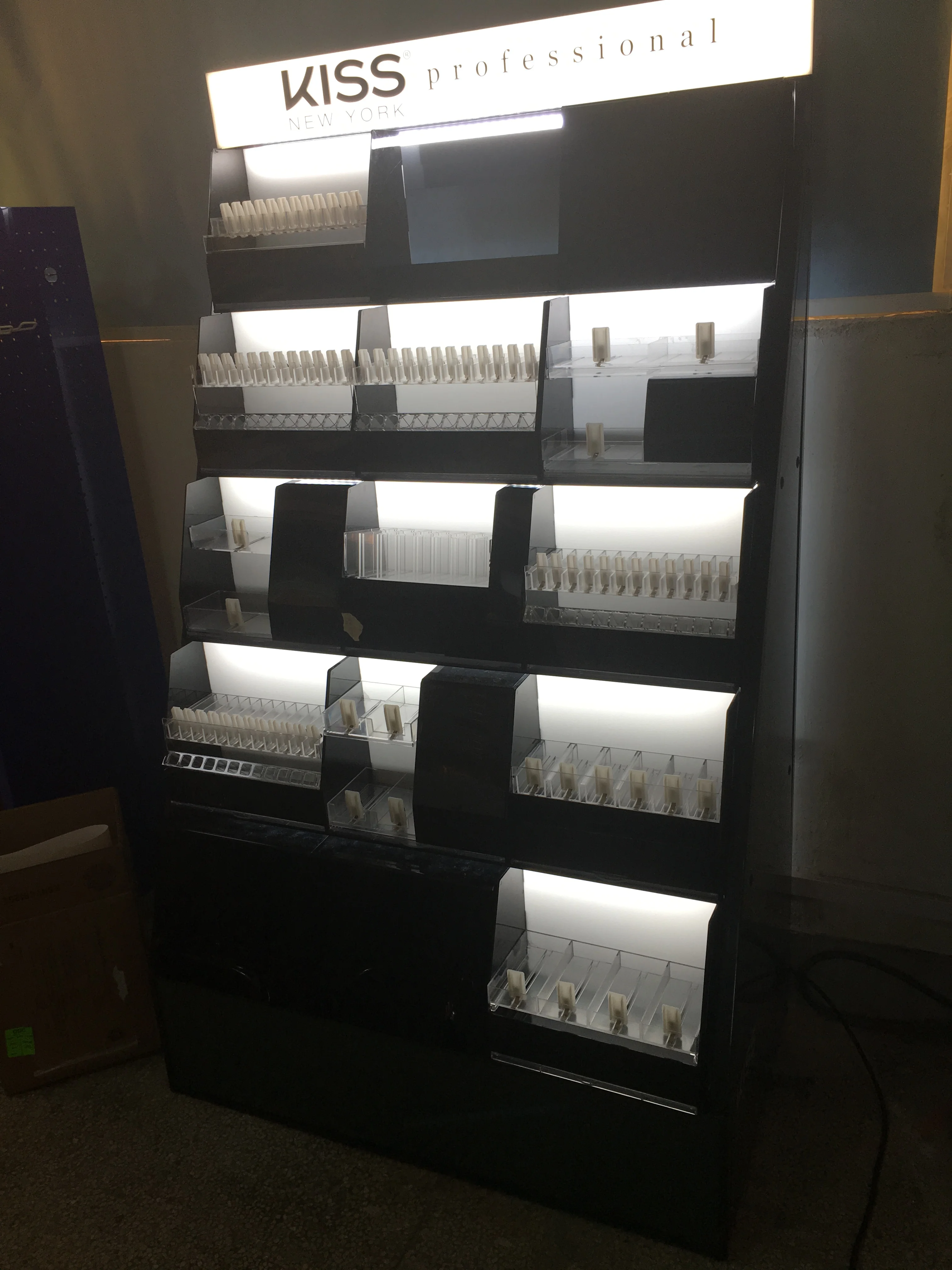 Custom Cosmetic Display Furniture Fixture Cosmetics Shop Decoration Retail Cosmetic Display Shelves Makeup Display RacksShelf