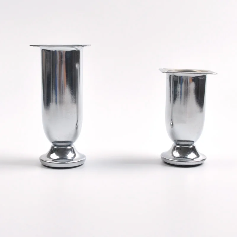 Кровати, диван, хромированный шкаф, металлические ножки для дивана, журнальный столик, мебельные ножки