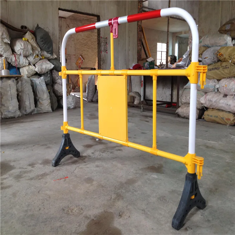 2024 Low price Portable Event Temporary Barrier fence tubular road bar barrier site steel crowd control barricade