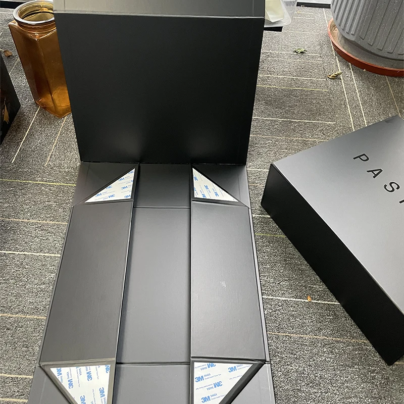 Индивидуальная подарочная упаковка Lionwrapack-прочные бумажные коробки с УФ-печатью и магнитной застежкой для одежды подарков