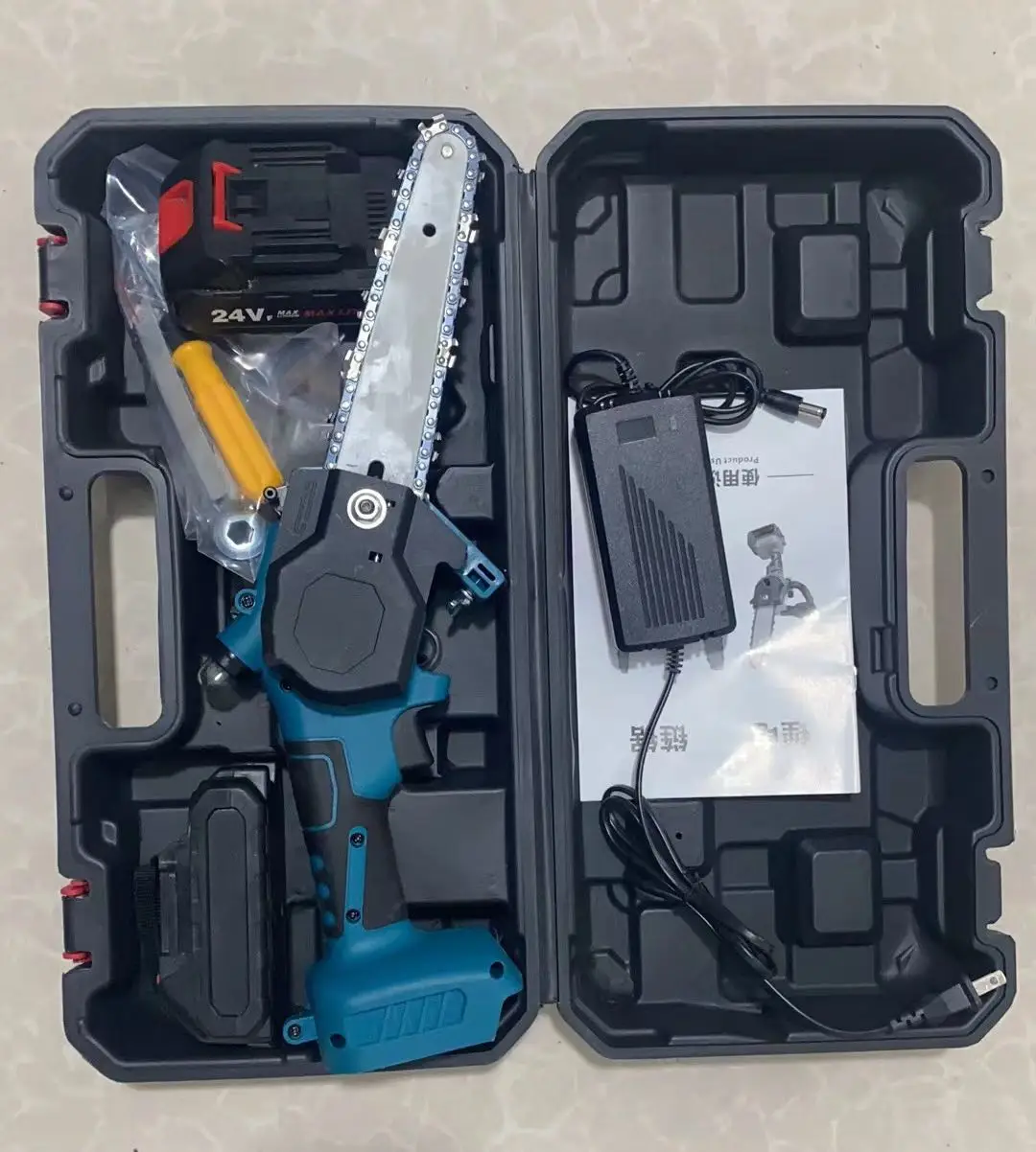 Rechargeable Battery Chain Saw Cordless Electric Chainsaw For Garden Work