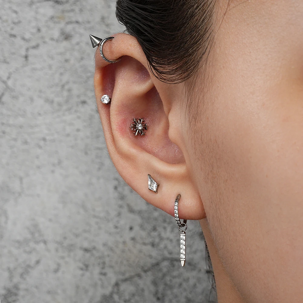 Right Grand ASTM F136 Titanium 16G Sparkling cubic zirconia North Star Stud Earring Labret Ring Cartilage Helix Piercing Jewelry
