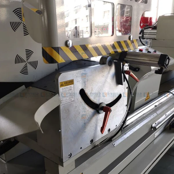 Автоматическая машина для оконных дверей с алюминиевым профилем на продажу