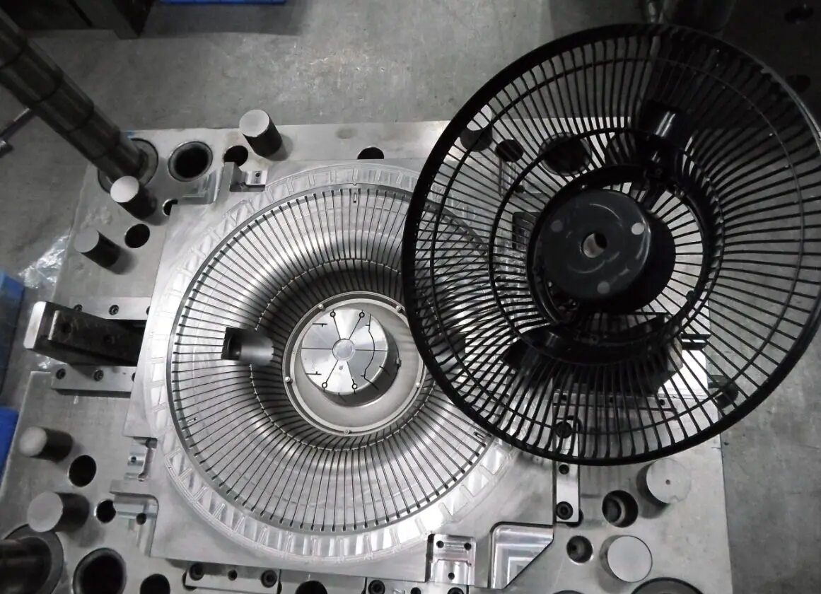 2020 plastic injection mould / plastic molding, plastic injection molding, hot runner molds