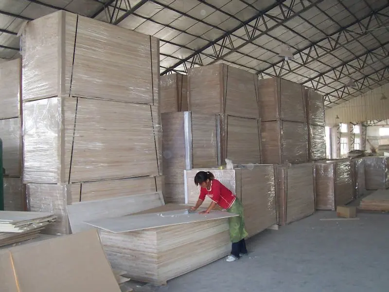 Linhao Supply Produces Timber  Solid Wood Pine Wood Timber Wall Pine Finger Joined Panels