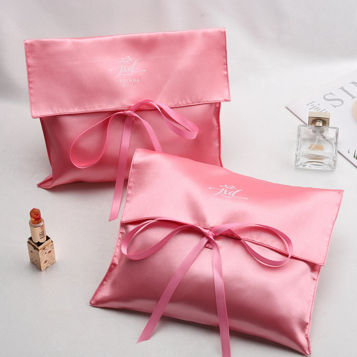 Wholesale Luxury High-Quality Logo printed  Gift  Envelope Satin Bag For Handbag Silk Envelope Bust Pouch