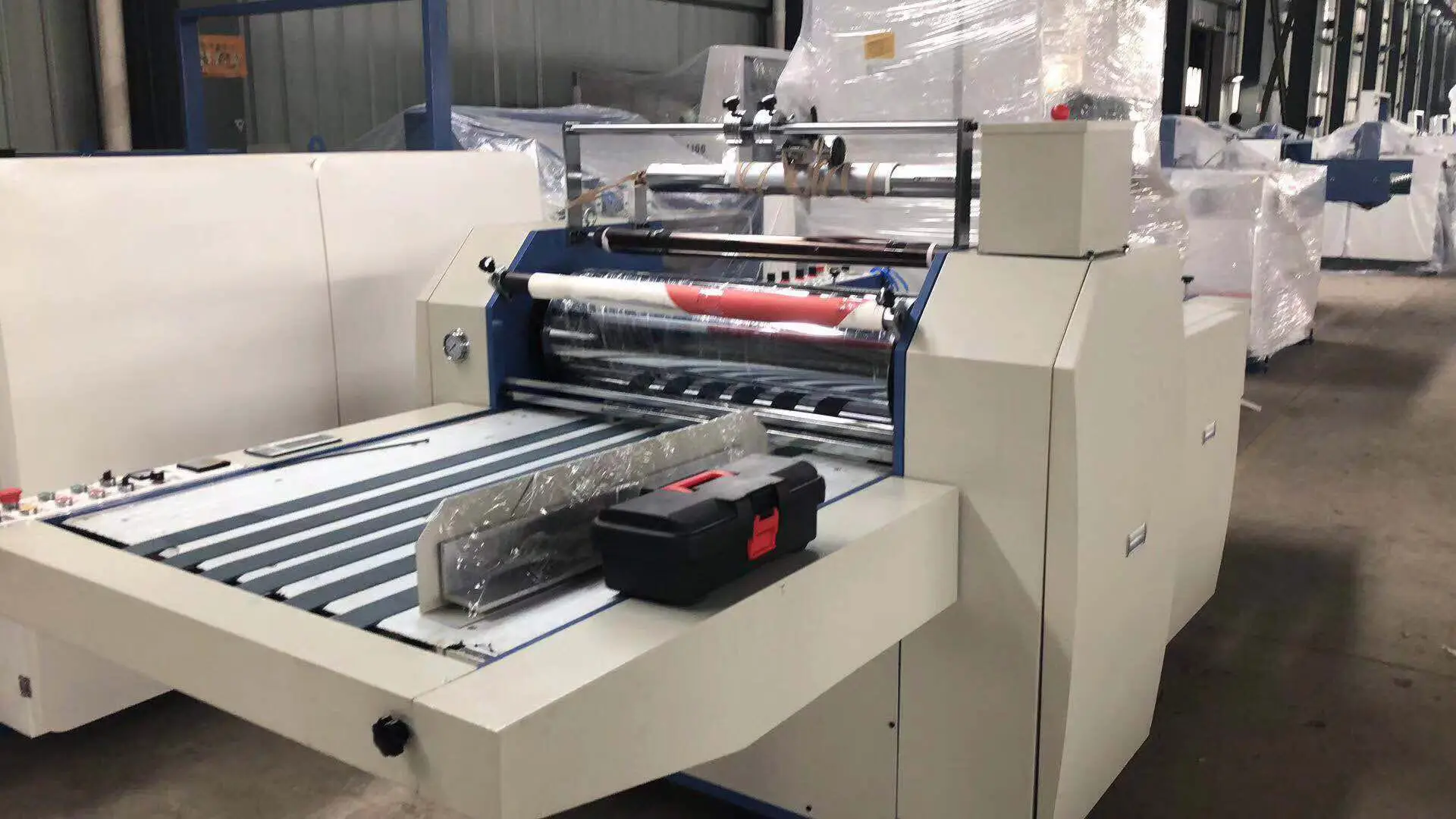 Factory high quality semi automatic thermal dry film laminator machine for paper sheets auto cut