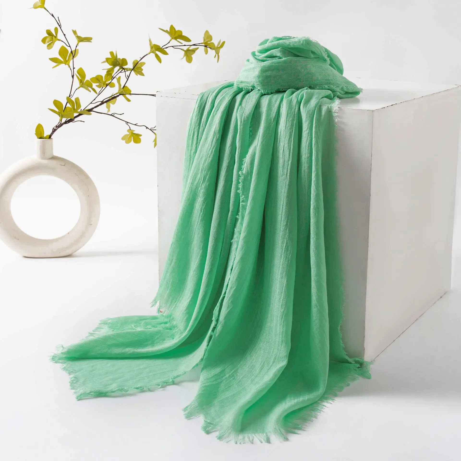 2024 Hot Selling Stylish Long Scarves Soft Wholesale Dopamine Color Winter Hijab for Women for Summer Autumn Custom Logo Design